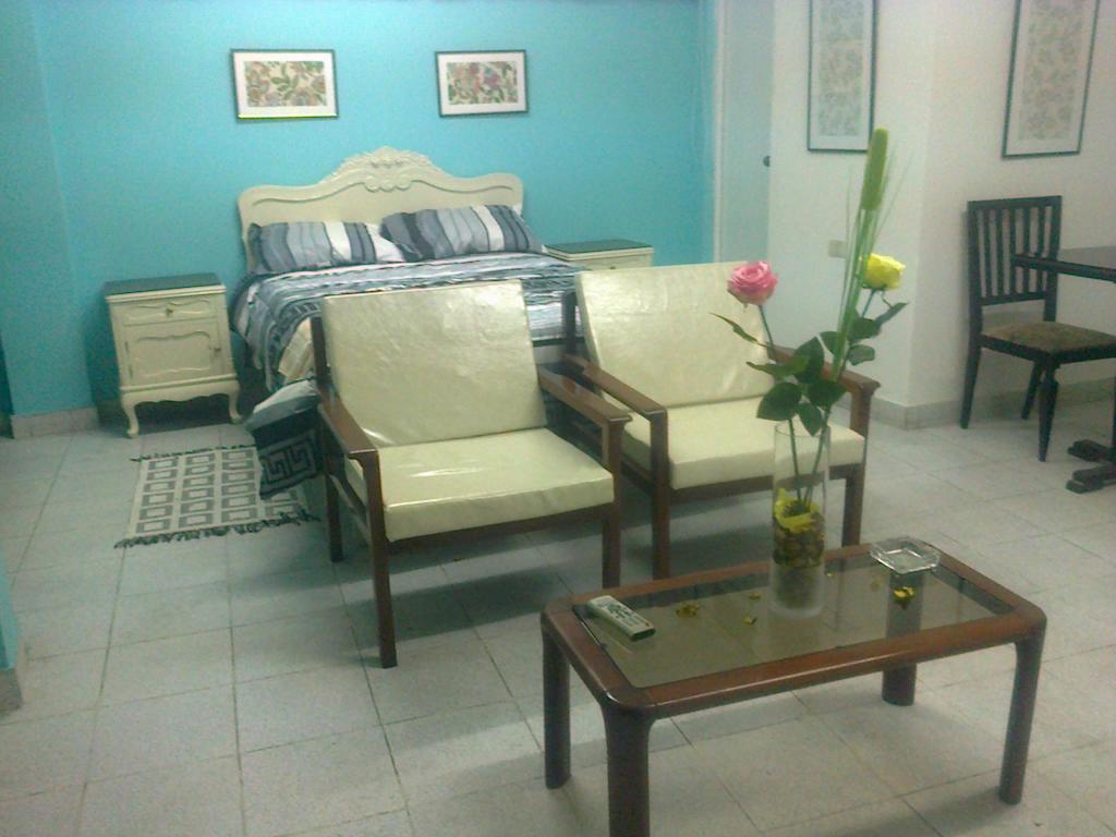 Strenua Santa Maria Suites Trujillo Room photo